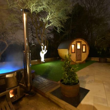Oak Tree Stables Cottage Бирмингам Екстериор снимка