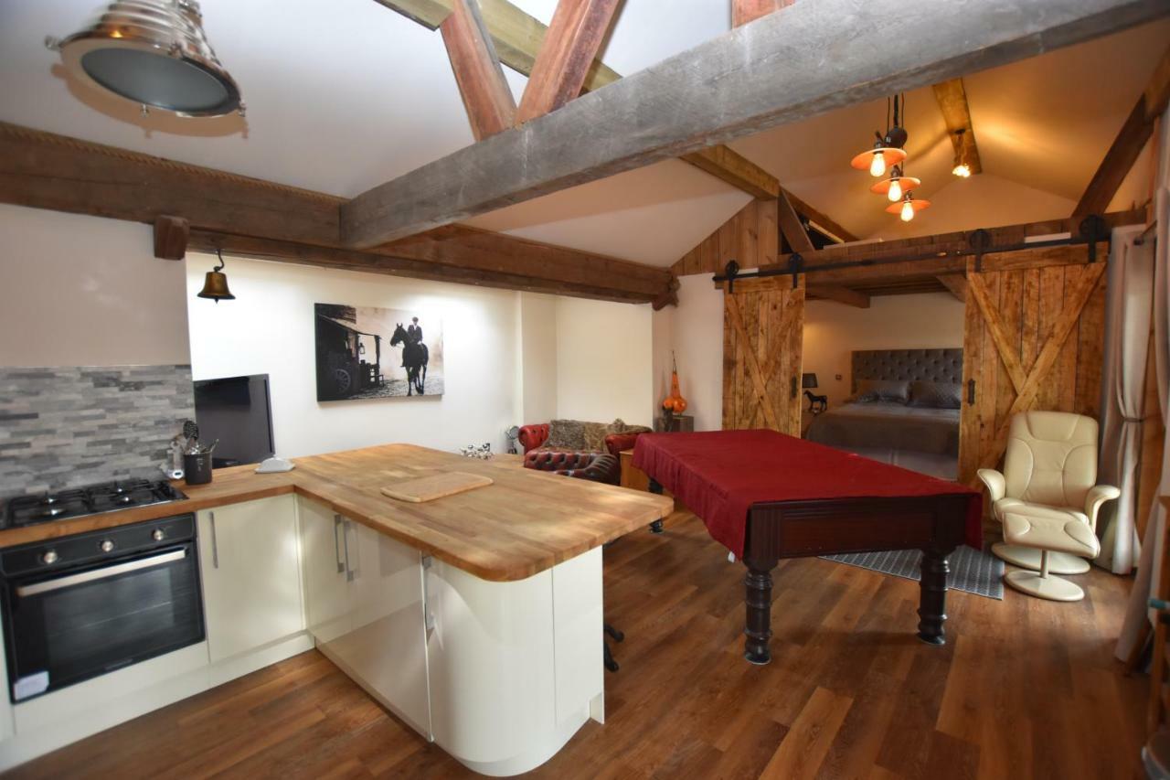 Oak Tree Stables Cottage Бирмингам Екстериор снимка