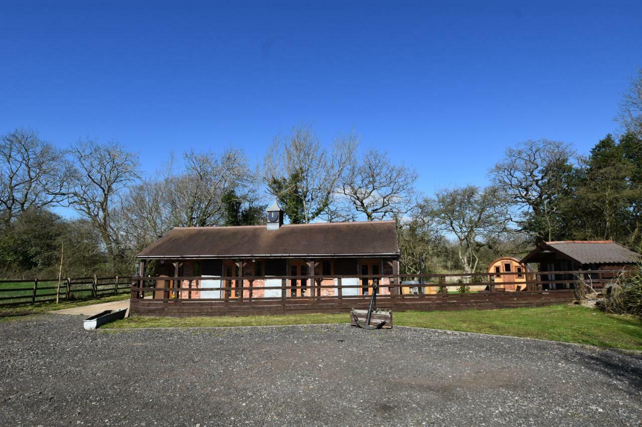 Oak Tree Stables Cottage Бирмингам Екстериор снимка