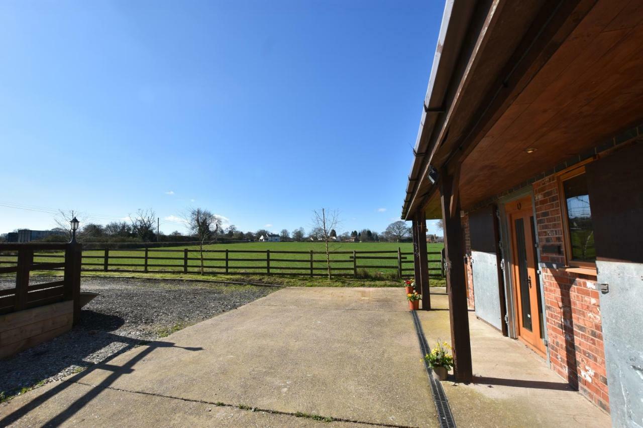 Oak Tree Stables Cottage Бирмингам Екстериор снимка