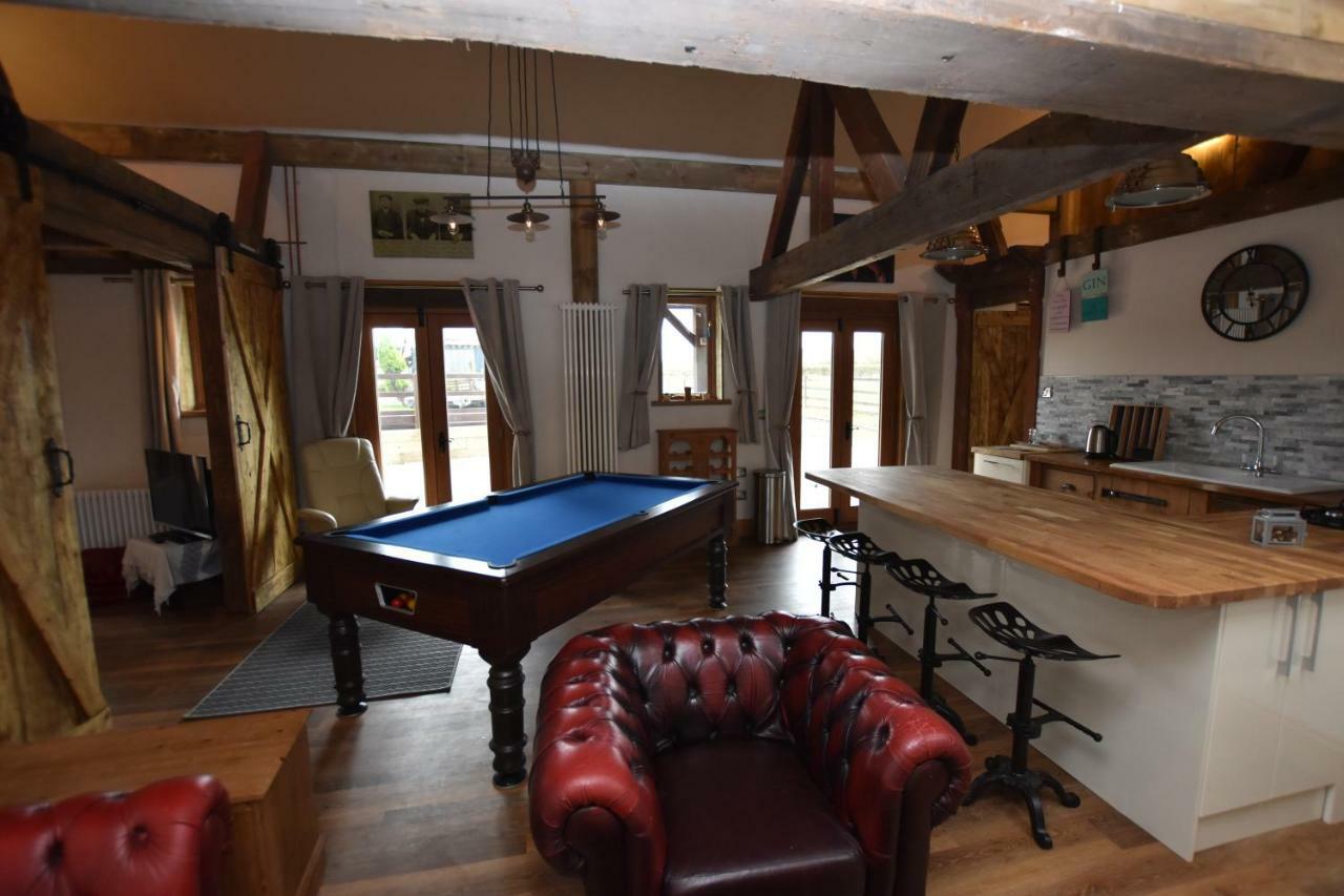 Oak Tree Stables Cottage Бирмингам Екстериор снимка