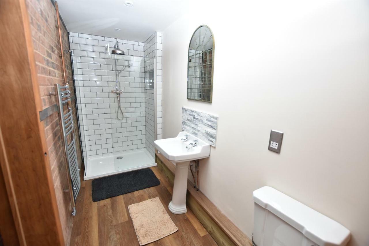 Oak Tree Stables Cottage Бирмингам Екстериор снимка