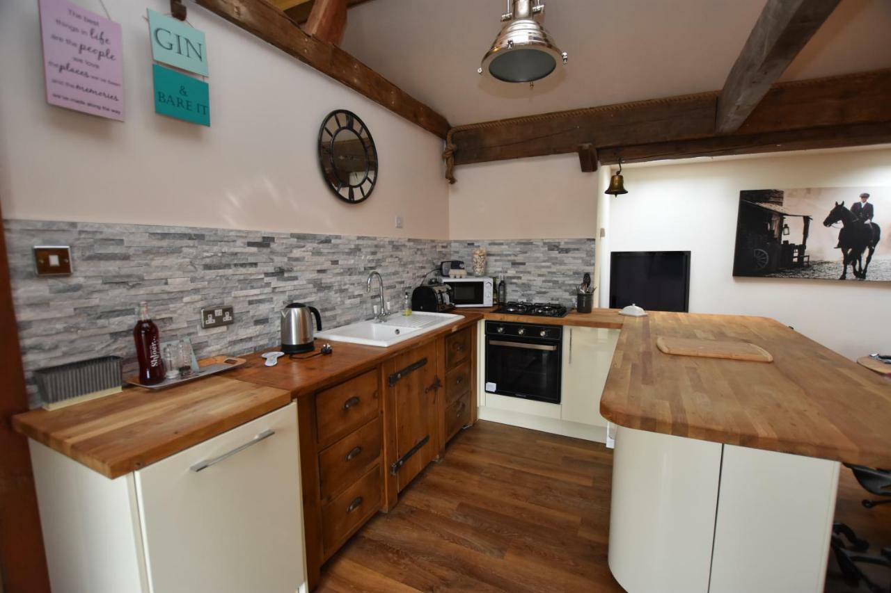 Oak Tree Stables Cottage Бирмингам Екстериор снимка