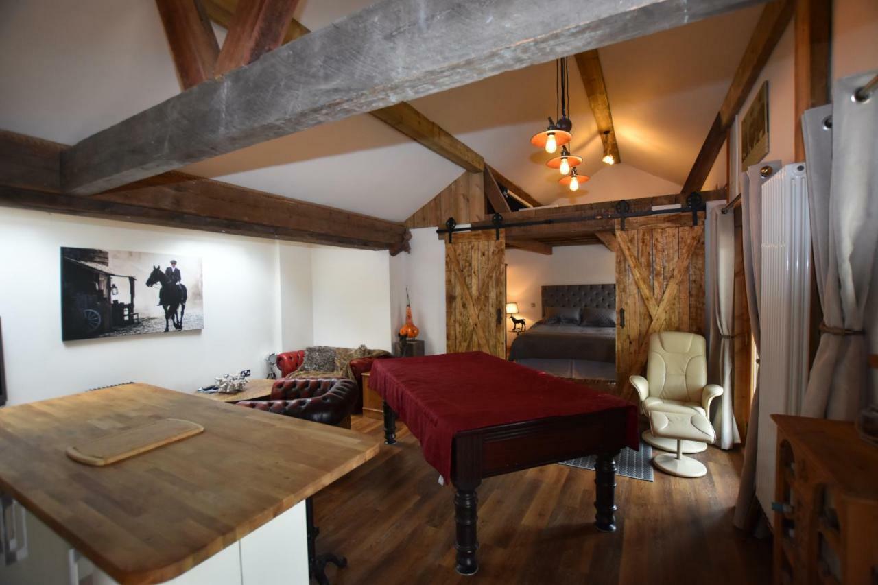 Oak Tree Stables Cottage Бирмингам Екстериор снимка
