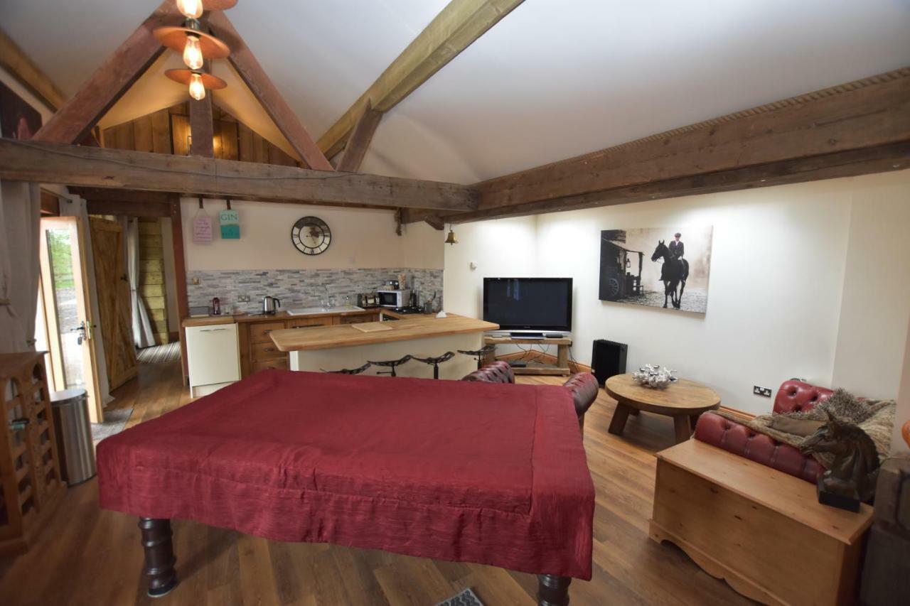 Oak Tree Stables Cottage Бирмингам Екстериор снимка
